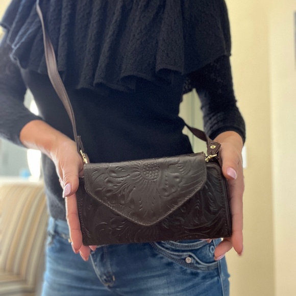 Stunning handmade carved leather wallet/crossover - Picture 9 of 12